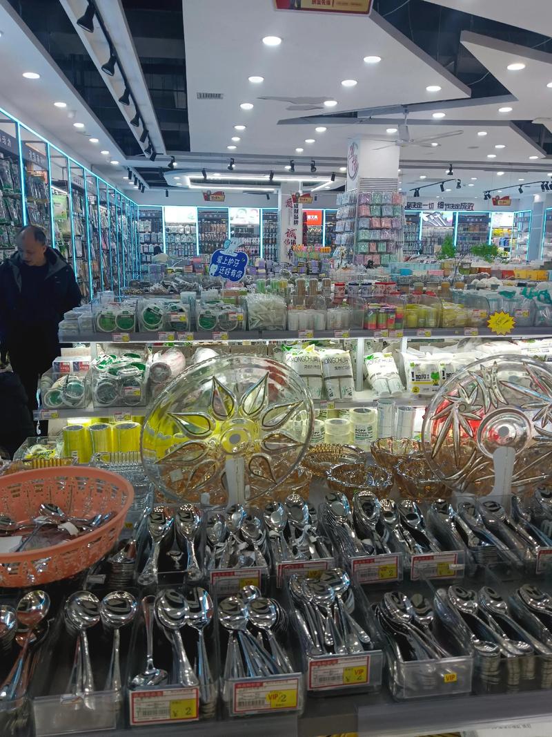 在国际贸易中，一份流利的英语不仅是沟通工具，更是打开国际市场大门的关键。今天我们就来探讨一下如何提升商品贸易中的英语水平。